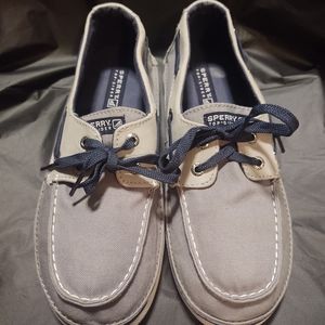 Sperry shoes ! All sales are final